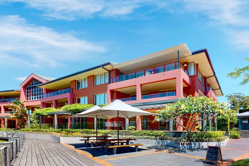 FULLY CONTAINED OFFICE BUILDING FOR LEASE. 65 SQM
