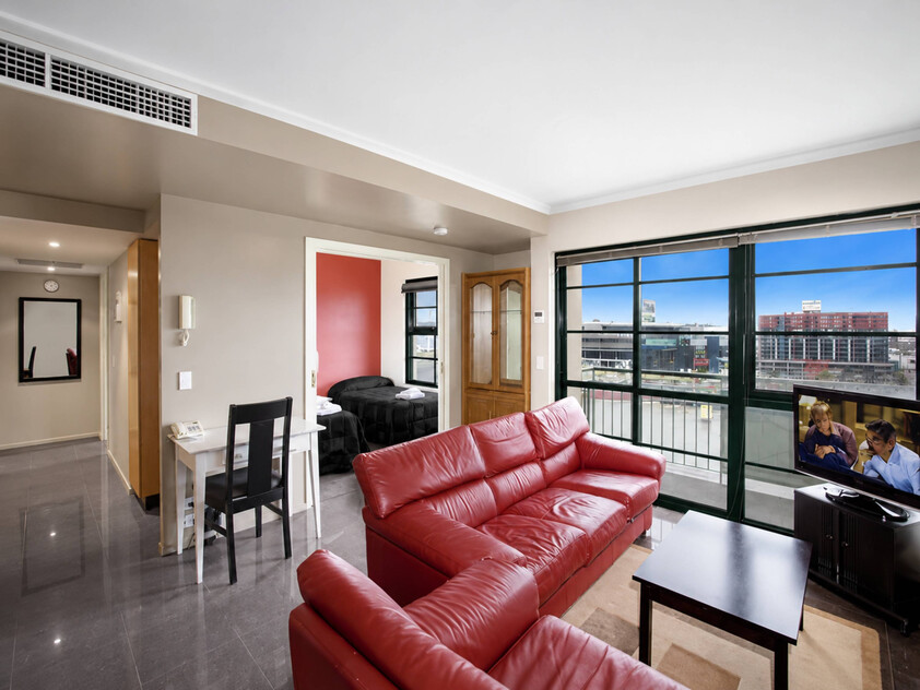 CROWN JEWEL OF HARBOUR VIEW APTS with 75sqm beautiful balcony over Marvel Stadium