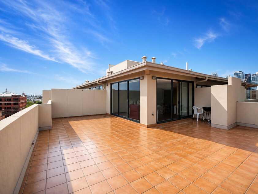 CROWN JEWEL OF HARBOUR VIEW APTS with 75sqm beautiful balcony over Marvel Stadium