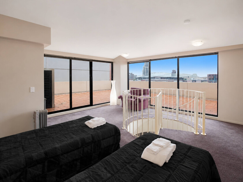 CROWN JEWEL OF HARBOUR VIEW APTS with 75sqm beautiful balcony over Marvel Stadium