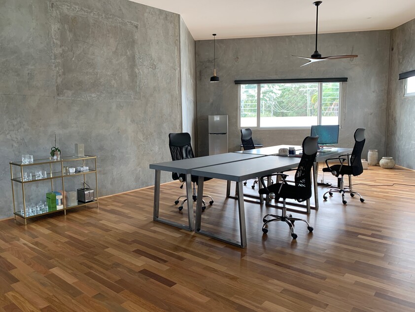 Office Space, Studio