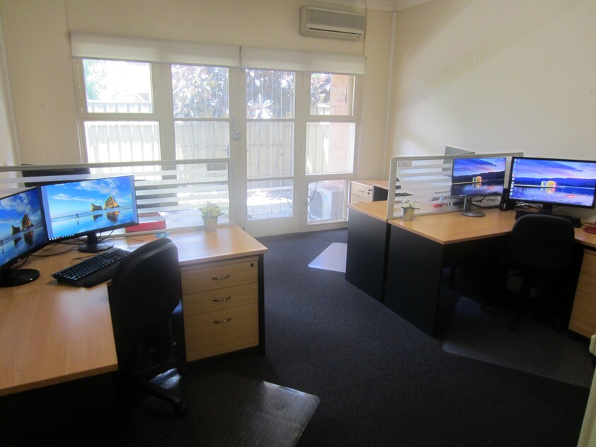 COMMERCIAL PROPERTY FOR LEASE – HIGHWAY EXPOSURE - IDEAL LOCATION