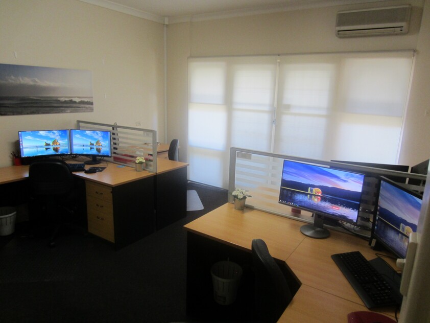 COMMERCIAL PROPERTY FOR LEASE – HIGHWAY EXPOSURE - IDEAL LOCATION