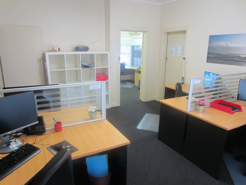 COMMERCIAL PROPERTY FOR LEASE – HIGHWAY EXPOSURE - IDEAL LOCATION