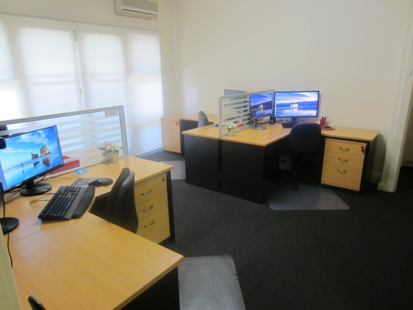 COMMERCIAL PROPERTY FOR LEASE – HIGHWAY EXPOSURE - IDEAL LOCATION