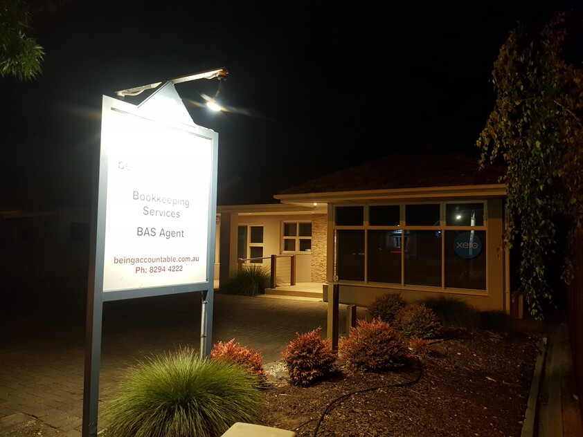COMMERCIAL PROPERTY FOR LEASE – HIGHWAY EXPOSURE - IDEAL LOCATION
