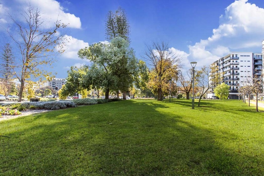 AFFORDABLE AND STUNNING LOCATION (Ideal for Medical Clinic,Council Approved)