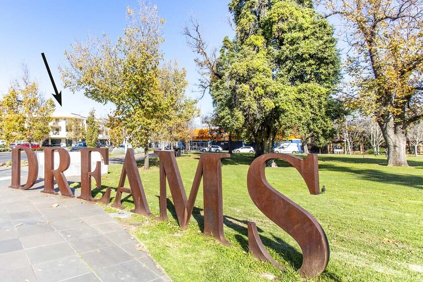 AFFORDABLE AND STUNNING LOCATION (Ideal for Medical Clinic,Council Approved)