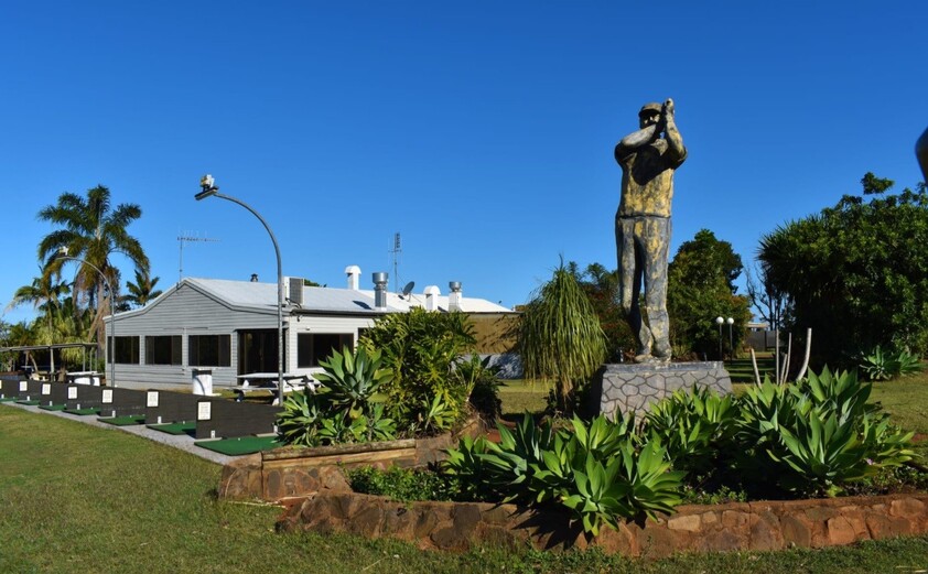 FREEHOLD SALE WITH FURTHER DEVELOPMENT POTENTIAL (STCA)+ golf club & residence