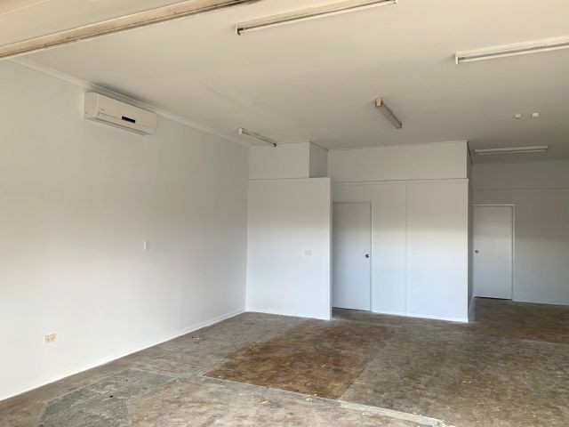 OFFICE 82 m2 - FOR LEASE (ALSO AVAILABLE FOR SALE)
