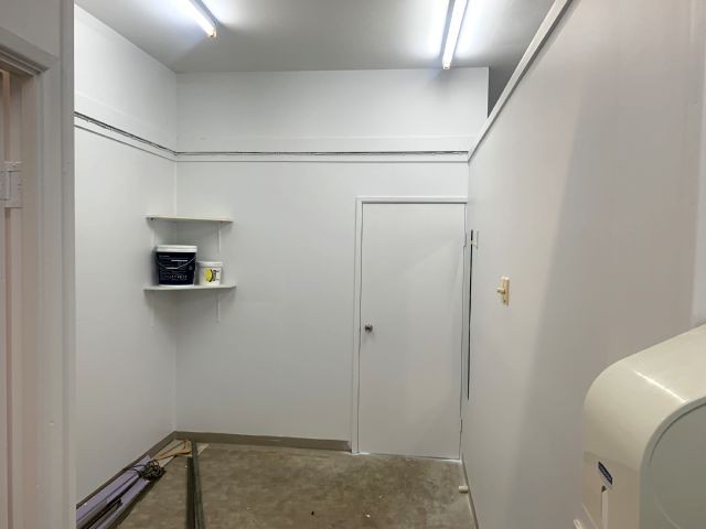 OFFICE 82 m2 - FOR LEASE (ALSO AVAILABLE FOR SALE)