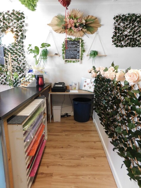 EXCELLENT FLORIST -PRICED TO SELL!!!!!!!