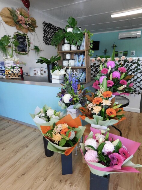 EXCELLENT FLORIST -PRICED TO SELL!!!!!!!