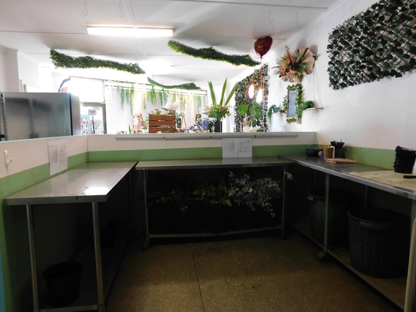 EXCELLENT FLORIST -PRICED TO SELL!!!!!!!