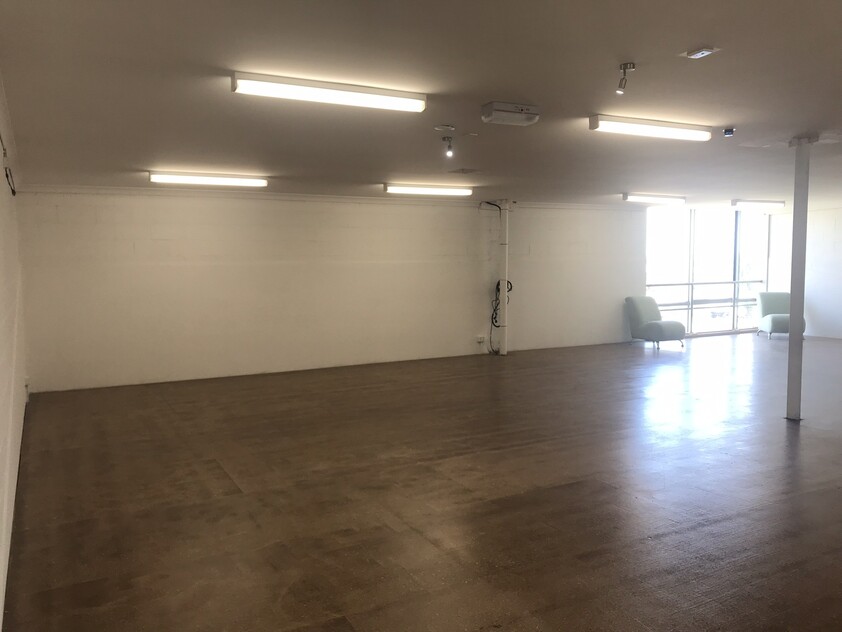 Commercial space - Prime Location. Access from Princes Fwy & Monash Hwy / Sth Gippsland Hwy.