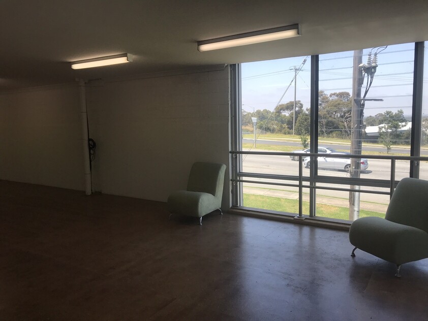 Commercial space - Prime Location. Access from Princes Fwy & Monash Hwy / Sth Gippsland Hwy.