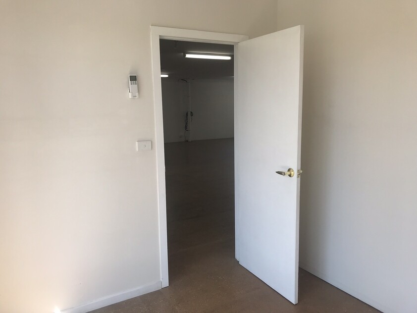 Commercial space - Prime Location. Access from Princes Fwy & Monash Hwy / Sth Gippsland Hwy.