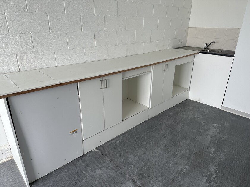 Commercial space - Prime Location. Access from Princes Fwy & Monash Hwy / Sth Gippsland Hwy.