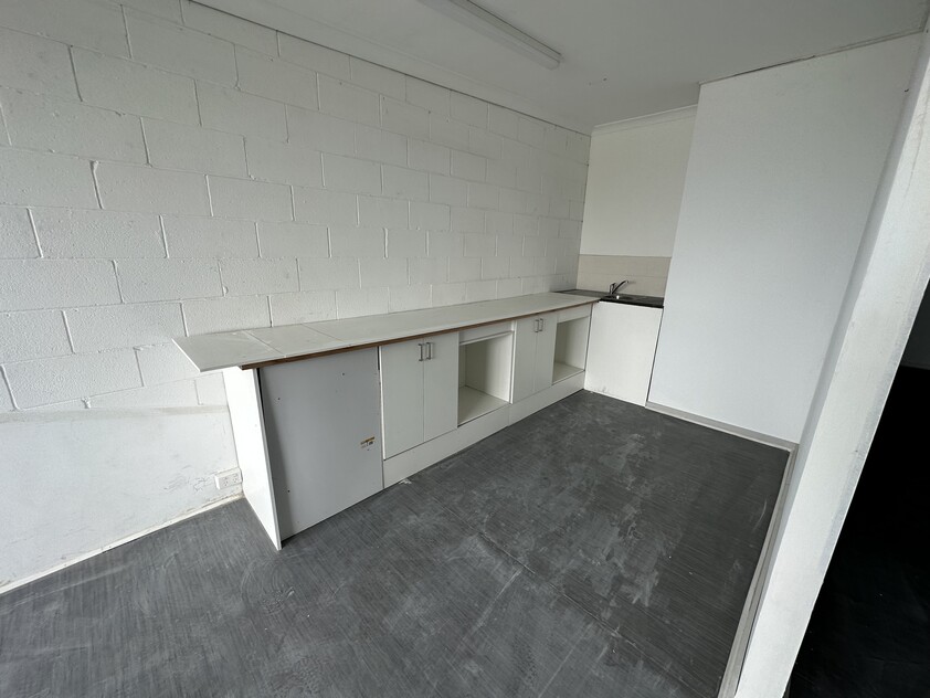 Commercial space - Prime Location. Access from Princes Fwy & Monash Hwy / Sth Gippsland Hwy.