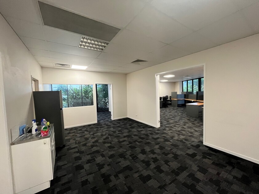IMMACULATE PROFESSIONAL OFFICE AND WAREHOUSE SPACE FOR LEASE