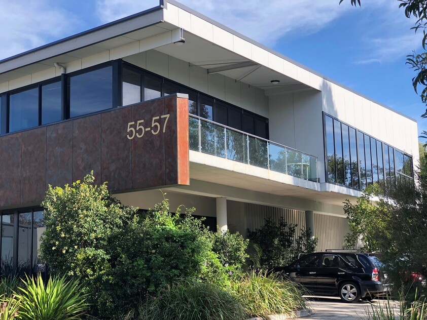 IMMACULATE PROFESSIONAL OFFICE AND WAREHOUSE SPACE FOR LEASE