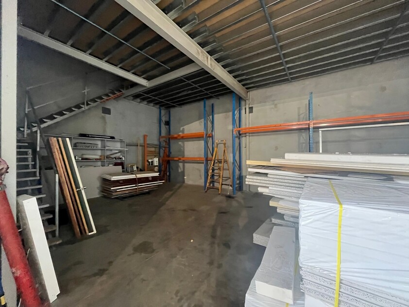 IMMACULATE PROFESSIONAL OFFICE AND WAREHOUSE SPACE FOR LEASE