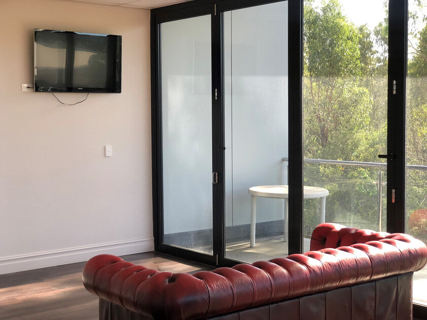 IMMACULATE PROFESSIONAL OFFICE AND WAREHOUSE SPACE FOR LEASE