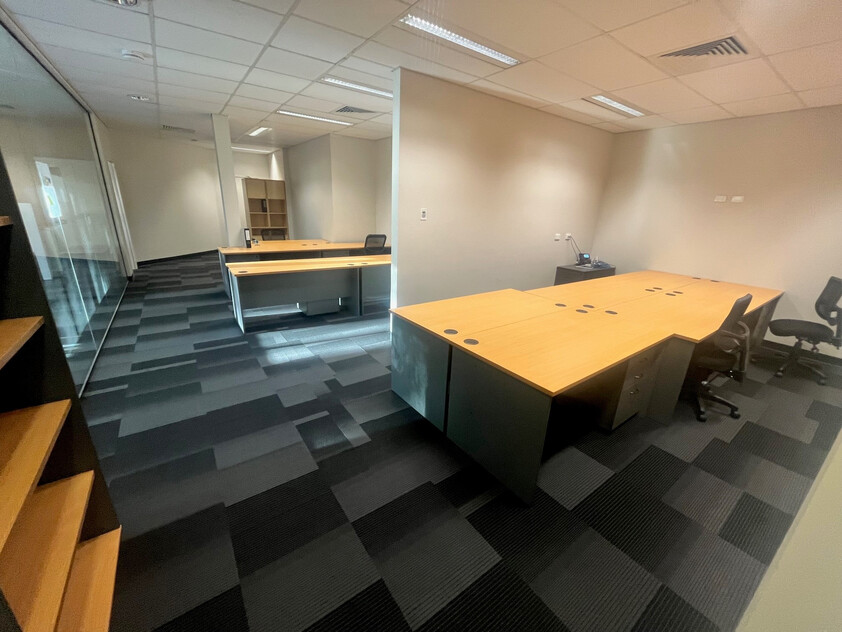 IMMACULATE PROFESSIONAL OFFICE AND WAREHOUSE SPACE FOR LEASE