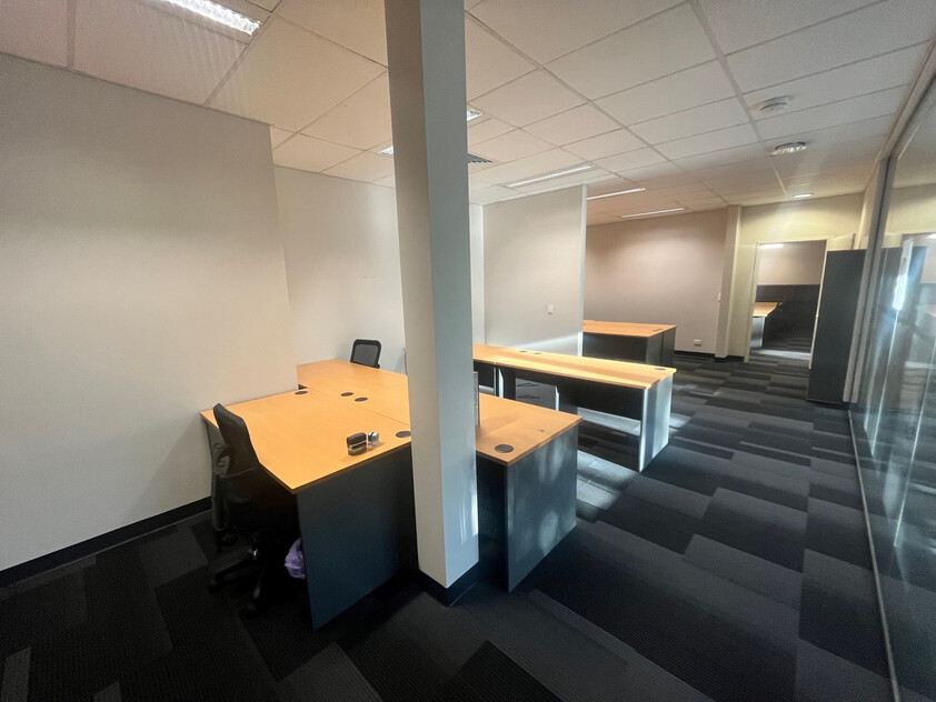 IMMACULATE PROFESSIONAL OFFICE AND WAREHOUSE SPACE FOR LEASE