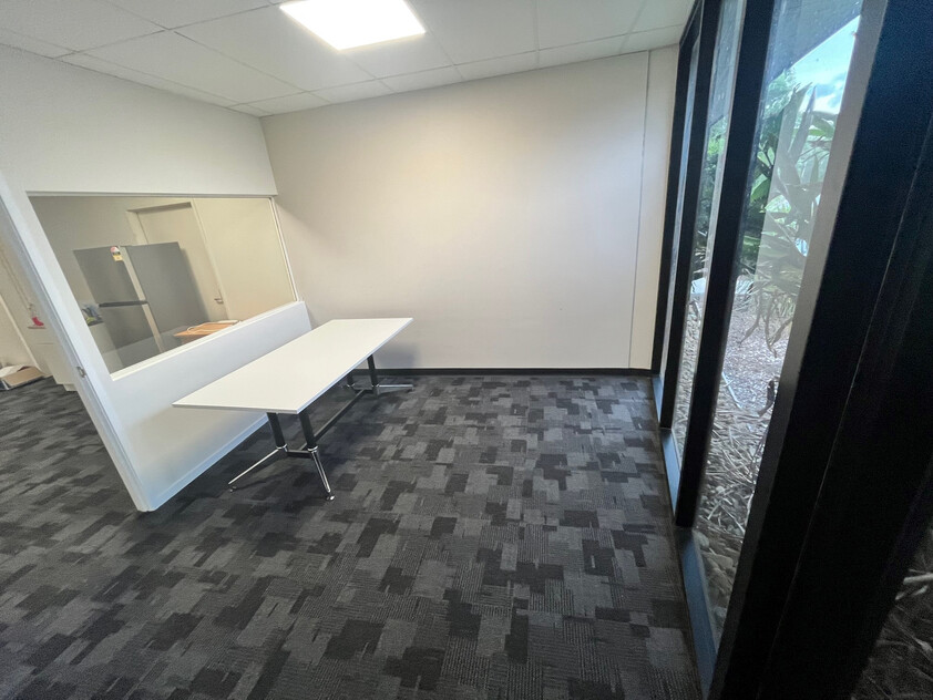IMMACULATE PROFESSIONAL OFFICE AND WAREHOUSE SPACE FOR LEASE