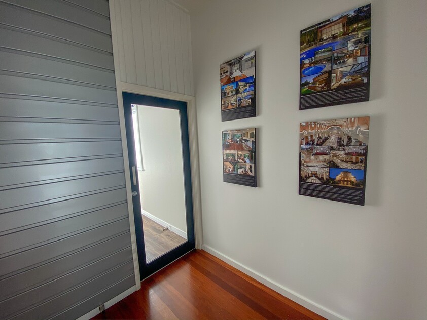 Retail/Beauty/Office/Allied Medical space with pedestrian and vehicle main road exposure, close to public transport