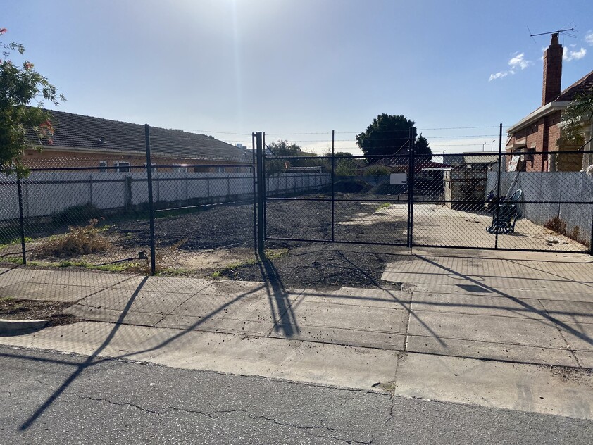 Hardstand Land / Yard