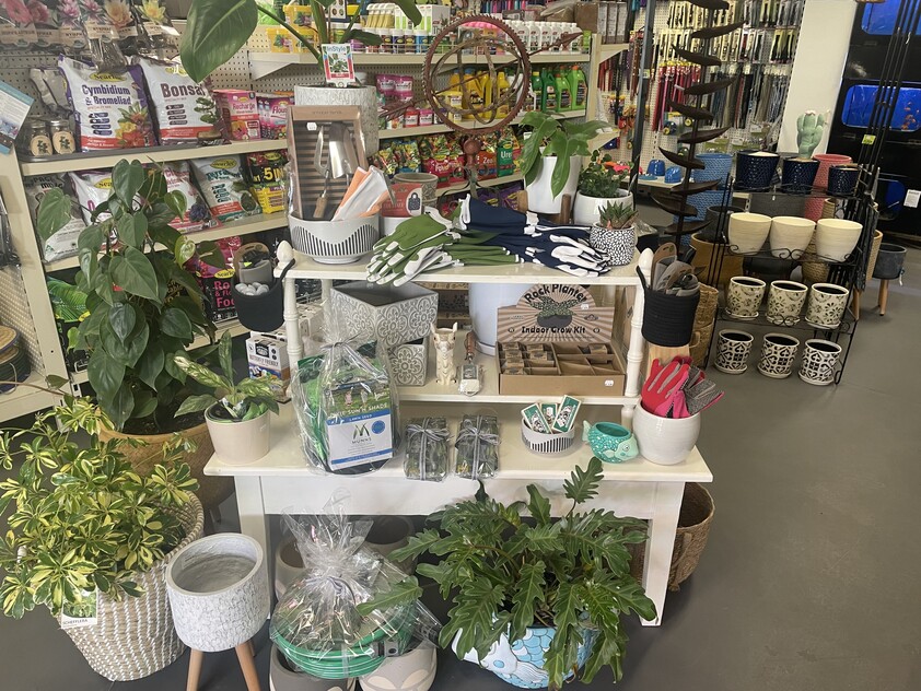 GARDEN NURSERY AND PET SUPPLIES $100,000 + SAV