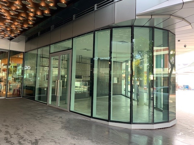 COFFEE WINDOW SET-UP - PRIME LOCATION CLOSE TO STATION - SUITABLE FOR CAFE (WITH EXISTING EQUIPMENT) OR RETAIL
