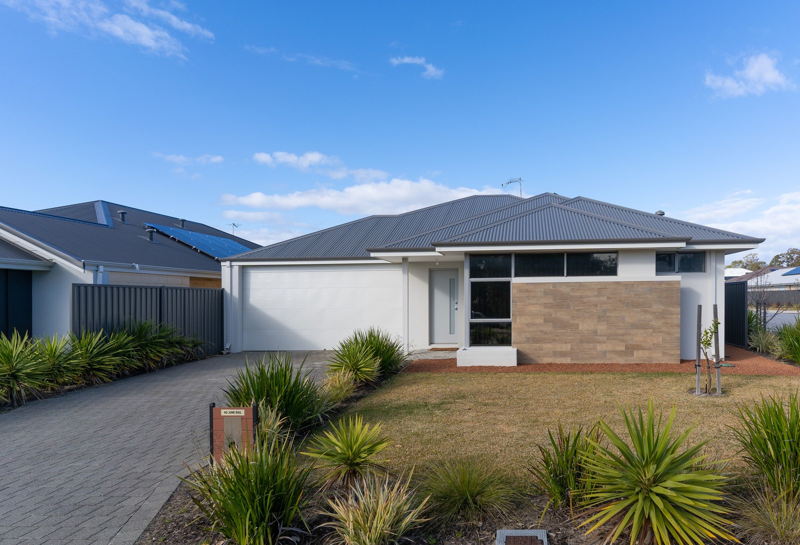 2 Hollingworth Drive Aveley WA 6069 House for Sold