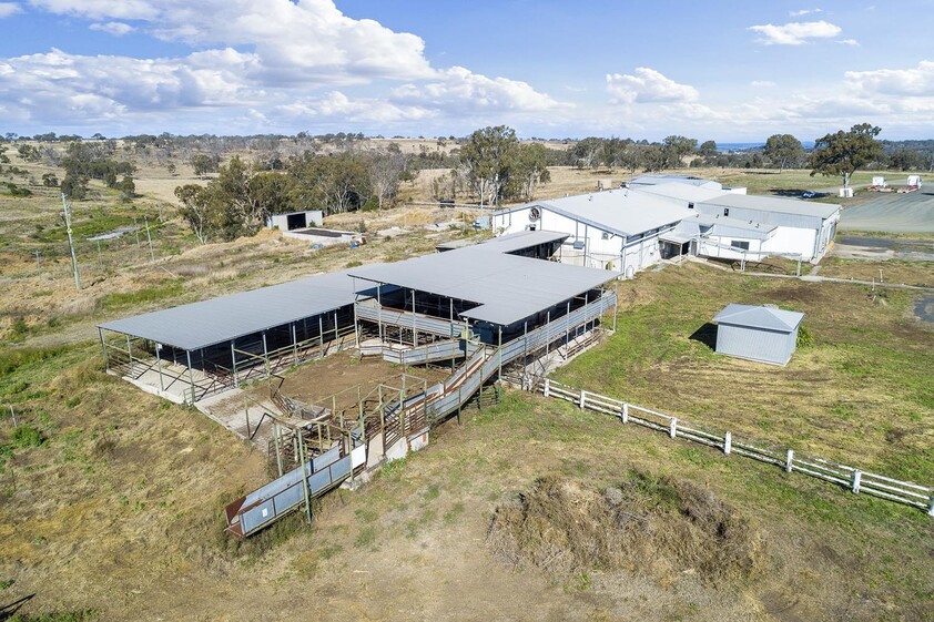 Cool-Rooms, 40ML Water Licence, 58 Acres, Sealed Access, Transport Links, Town Water