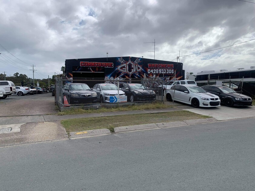 FREEHOLD -SALE OR LEASE CAN INCLUDE COMMODORE WRECKER