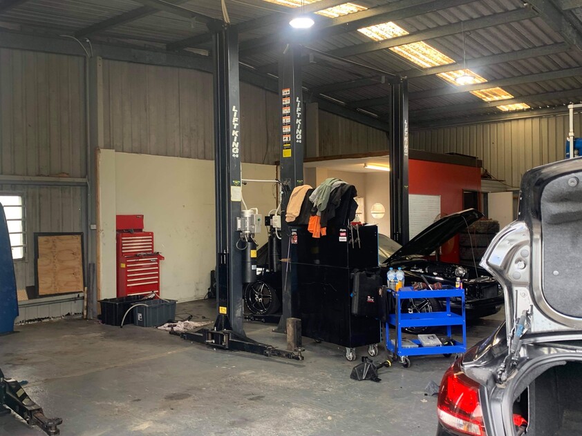 FREEHOLD -SALE OR LEASE CAN INCLUDE COMMODORE WRECKER