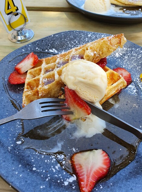 Tanash Coffee and Waffles – San Remo