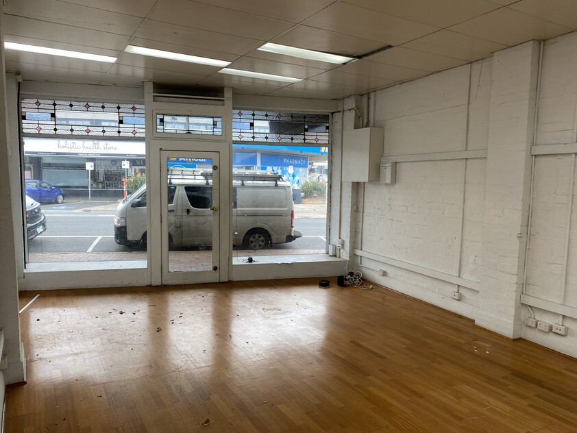 FOR LEASE - BOUTIQUE RETAIL IN BUSY SHOPPING PRECINCT