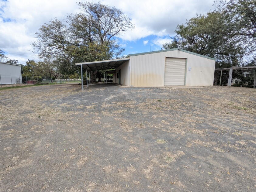 WAREHOUSE/ OFFICES FOR LEASE - EASY ACCESS FOR VEHICLES