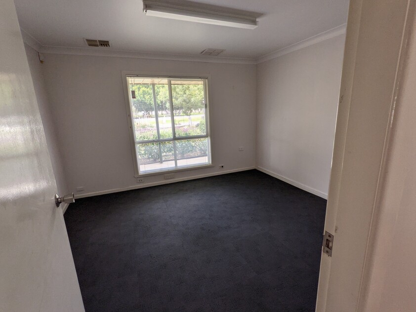 WAREHOUSE/ OFFICES FOR LEASE - EASY ACCESS FOR VEHICLES