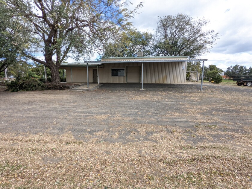 WAREHOUSE/ OFFICES FOR LEASE - EASY ACCESS FOR VEHICLES