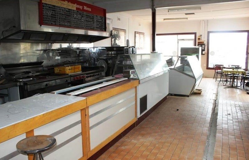TAKE AWAY AND OUTDOOR/INDOOR SEATED CAFEE-PIZZA-FISH AND CHIPS-BURGERS ETC-12 MONTHS RENT FREE