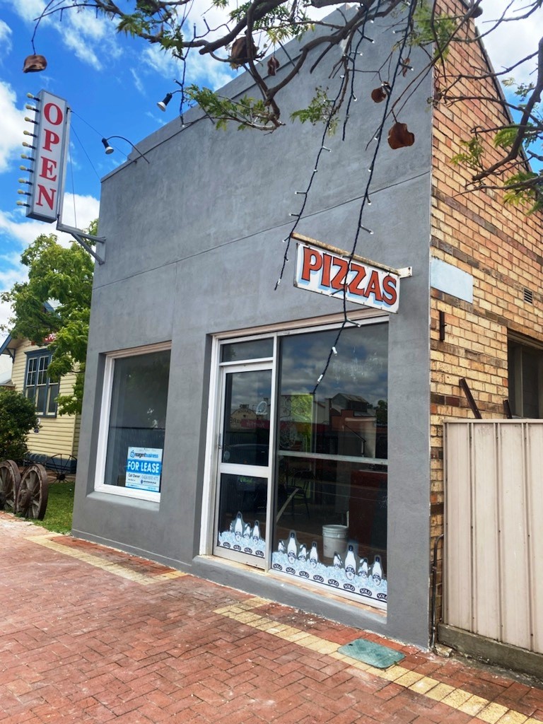 TAKE AWAY AND OUTDOOR/INDOOR SEATED CAFEE-PIZZA-FISH AND CHIPS-BURGERS ETC-12 MONTHS RENT FREE