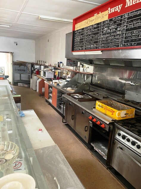 TAKE AWAY AND OUTDOOR/INDOOR SEATED CAFEE-PIZZA-FISH AND CHIPS-BURGERS ETC-12 MONTHS RENT FREE