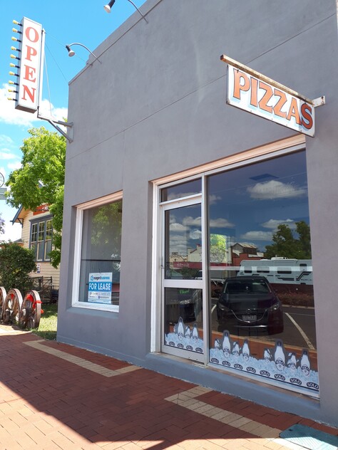 TAKE AWAY AND OUTDOOR/INDOOR SEATED CAFEE-PIZZA-FISH AND CHIPS-BURGERS ETC-12 MONTHS RENT FREE
