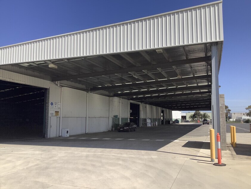 INNER WESTERN MELBOURNE - PROPERTY OF SIGNIFICANT PROPORTIONS WITH HUGE EXPOSURE - INDUSTRIAL 3 ZONING
