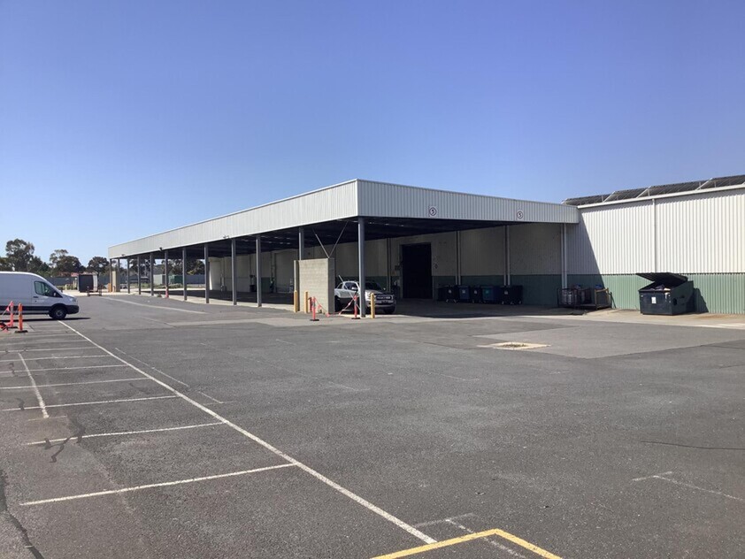 INNER WESTERN MELBOURNE - PROPERTY OF SIGNIFICANT PROPORTIONS WITH HUGE EXPOSURE - INDUSTRIAL 3 ZONING