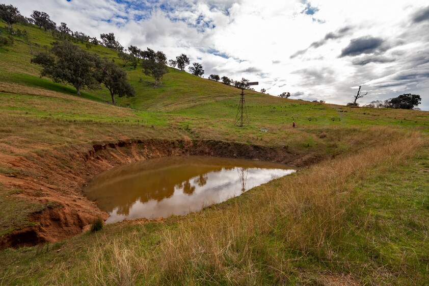 Hume Weir Views With An Easterly Aspect... Your chance to call Ebden home!!!